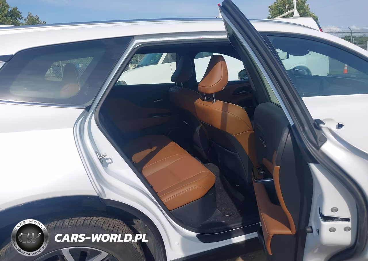 2025 Toyota Crown Signia Xle VIN:JTDACAAJ0S3025040 - 8