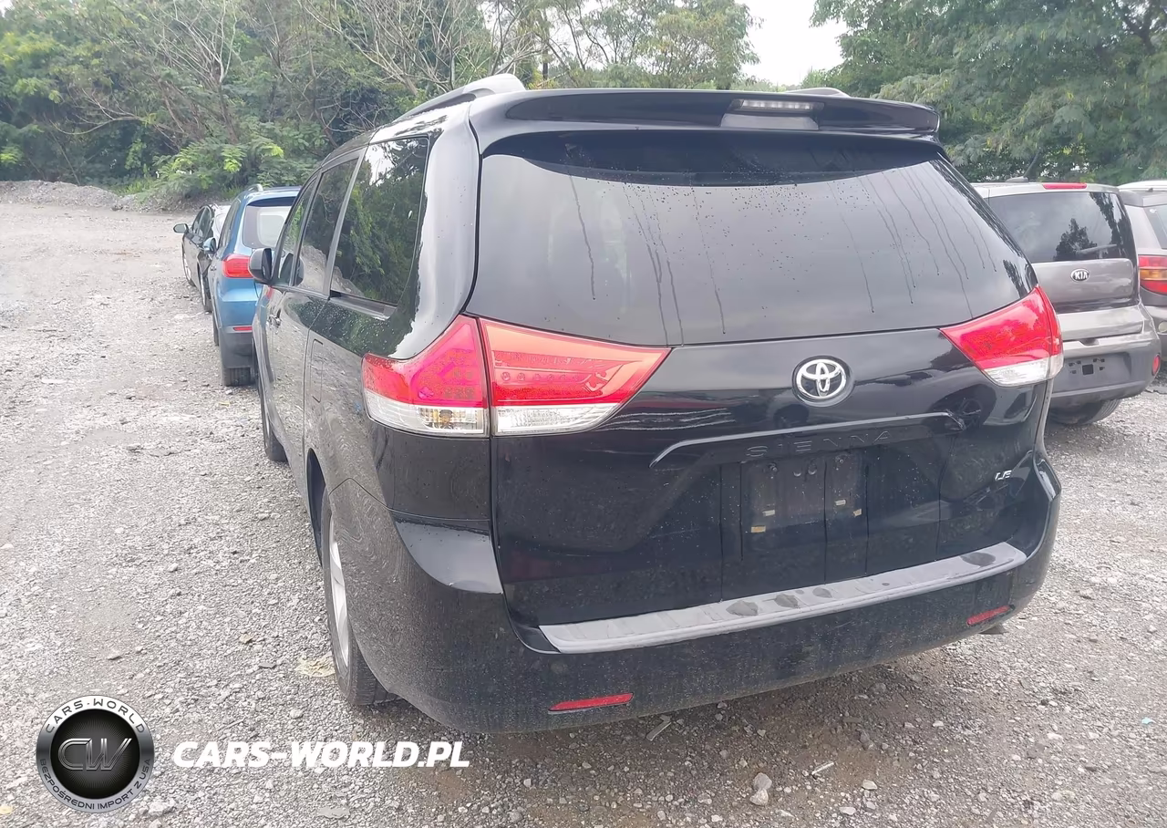 2012 Toyota Sienna Le V6 8 Passenger VIN:5TDKK3DC2CS189647 - 3