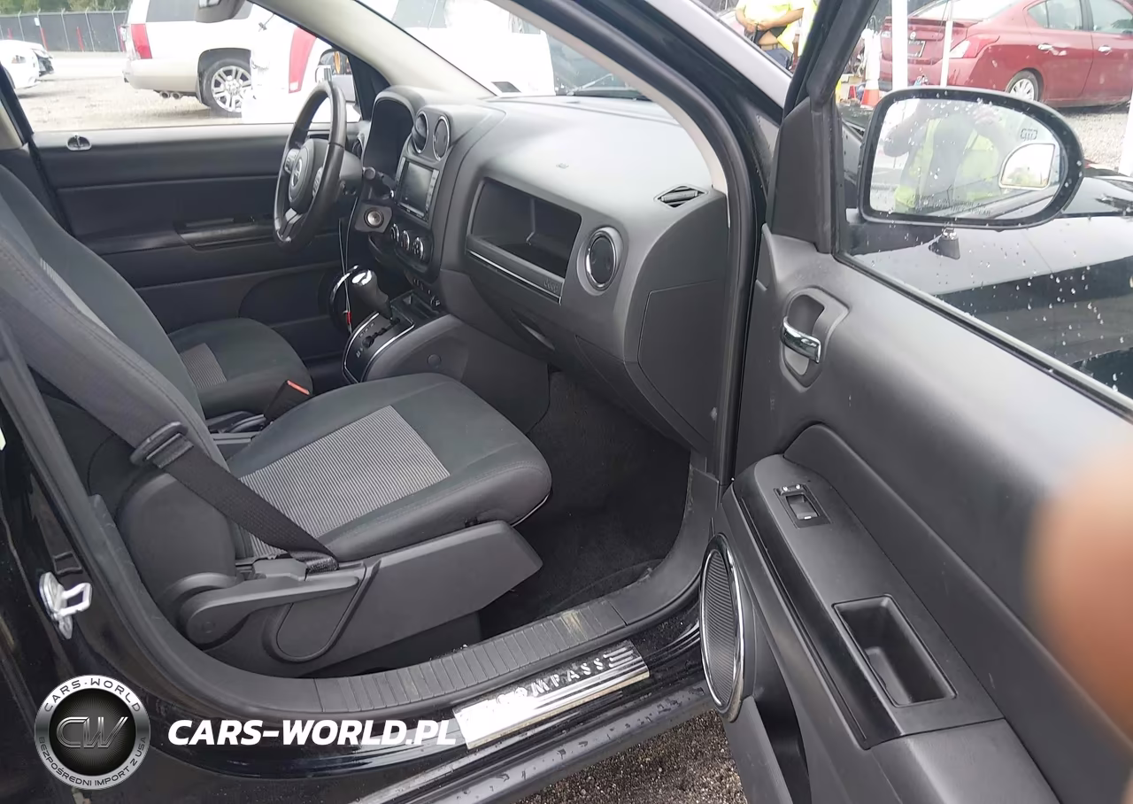 2012 Jeep Compass Latitude VIN:1C4NJCEB3CD688152 - 5