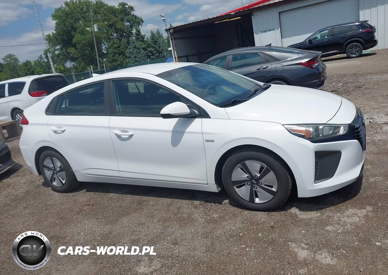 2018 Hyundai Ioniq Hybrid Blue VIN:KMHC65LC1JU076167 - 13