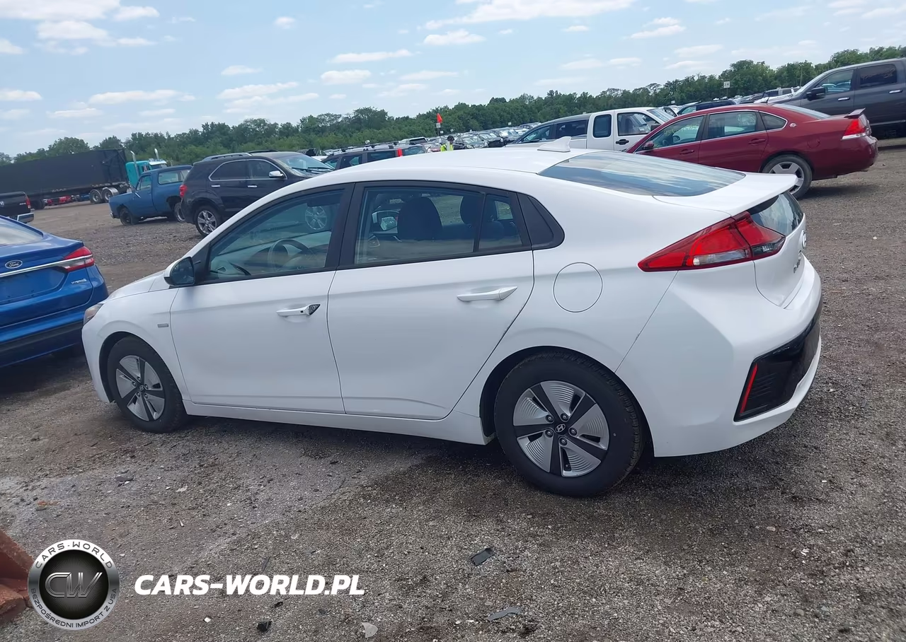 2018 Hyundai Ioniq Hybrid Blue VIN:KMHC65LC1JU076167 - 14