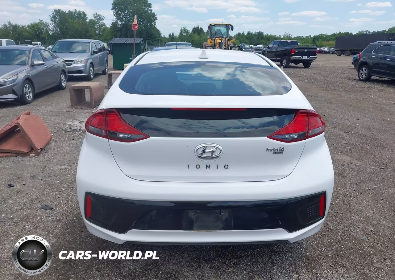 2018 Hyundai Ioniq Hybrid Blue VIN:KMHC65LC1JU076167 - 16