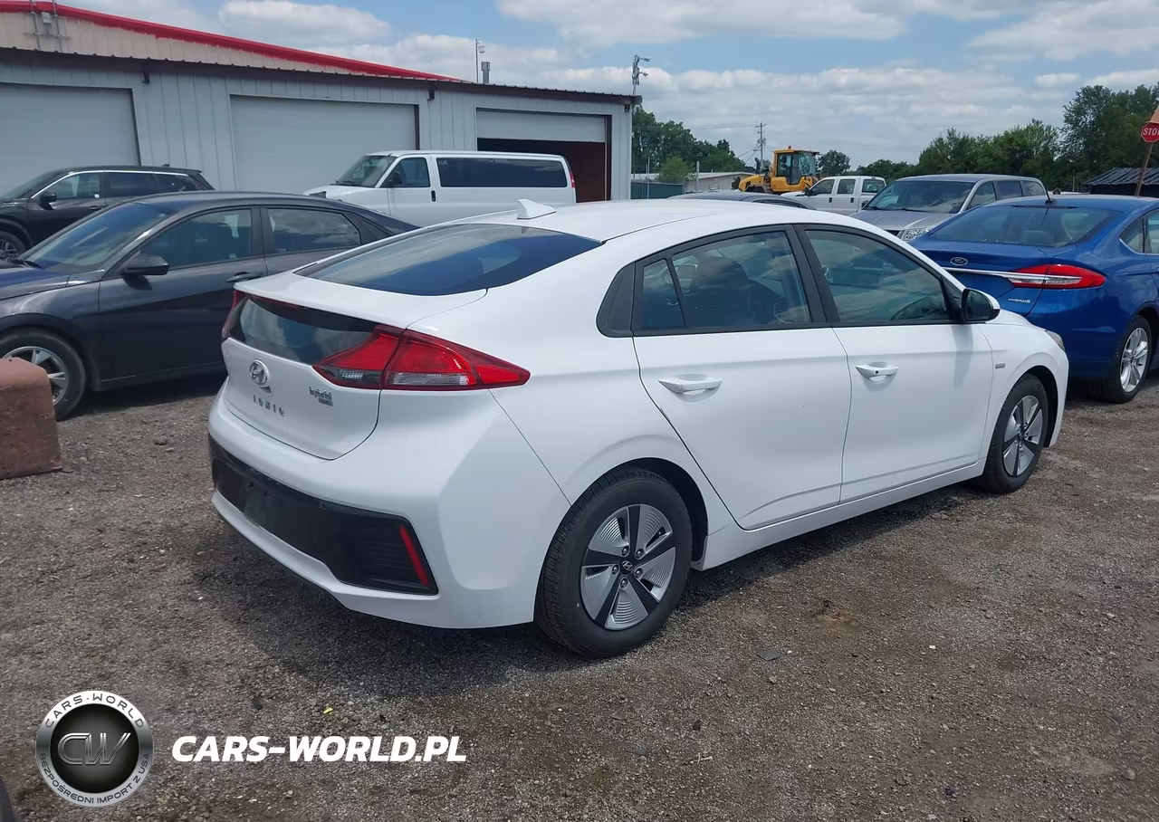 2018 Hyundai Ioniq Hybrid Blue VIN:KMHC65LC1JU076167 - 4