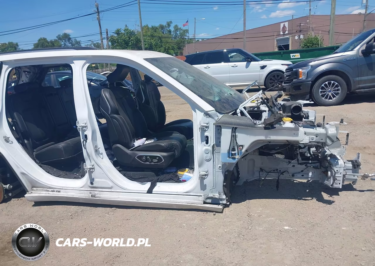 2022 Jeep Grand Cherokee Overland 4X4 VIN:1C4RJHDG2N8629424 - 12