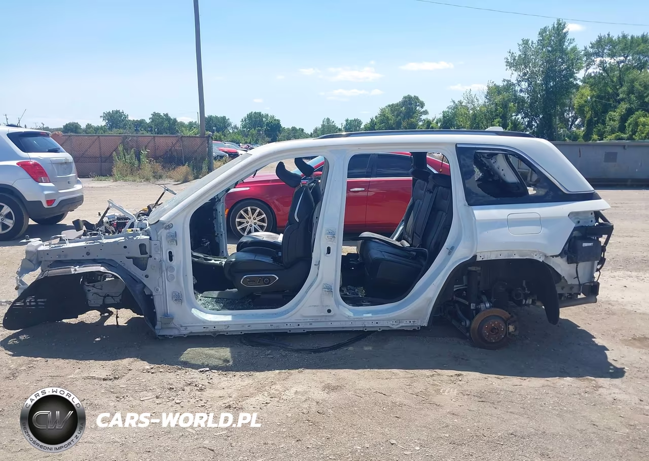 2022 Jeep Grand Cherokee Overland 4X4 VIN:1C4RJHDG2N8629424 - 13