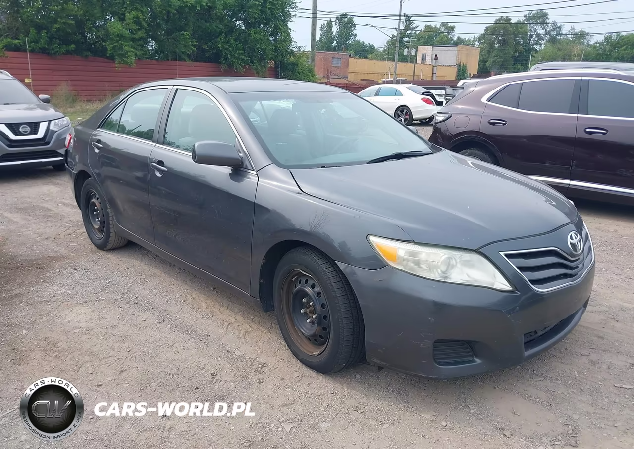 2011 Toyota Camry Le – zdjęcie 1 z 12
