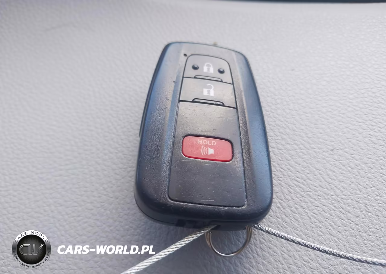 2020 Toyota Prius Le VIN:JTDKARFUXL3103160 - 11
