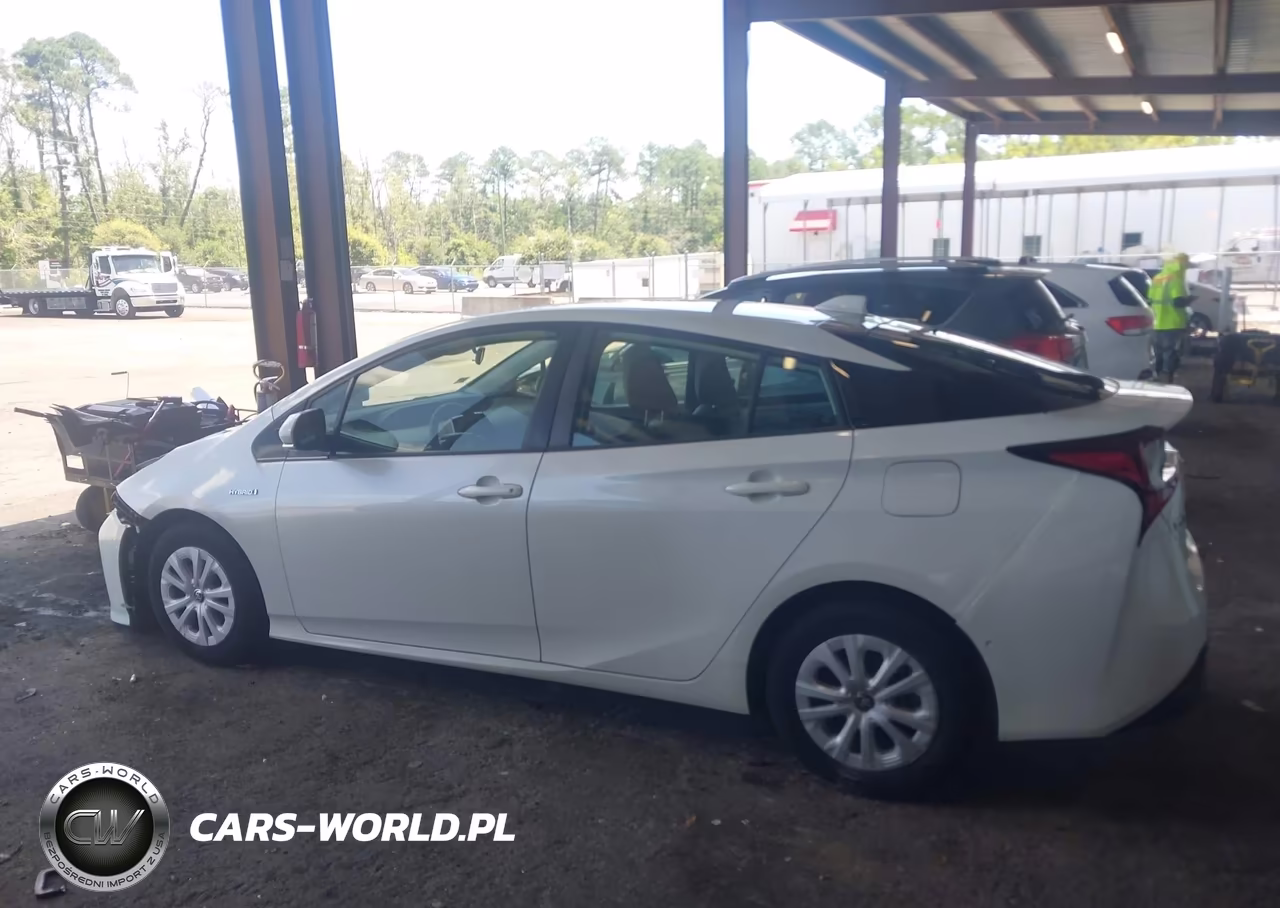2020 Toyota Prius Le VIN:JTDKARFUXL3103160 - 14