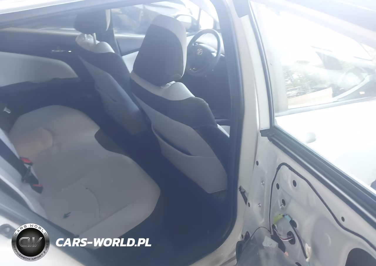 2020 Toyota Prius Le VIN:JTDKARFUXL3103160 - 8
