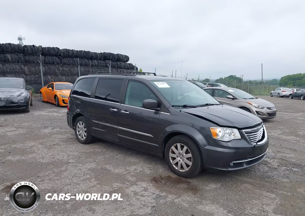 2015 Chrysler Town & Country Touring – zdjęcie 1 z 16