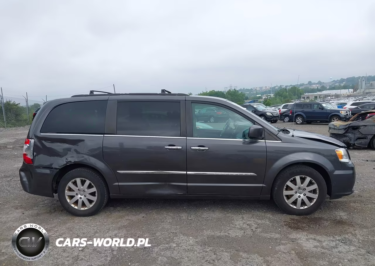 2015 Chrysler Town & Country Touring VIN:2C4RC1BG9FR628636 - 13