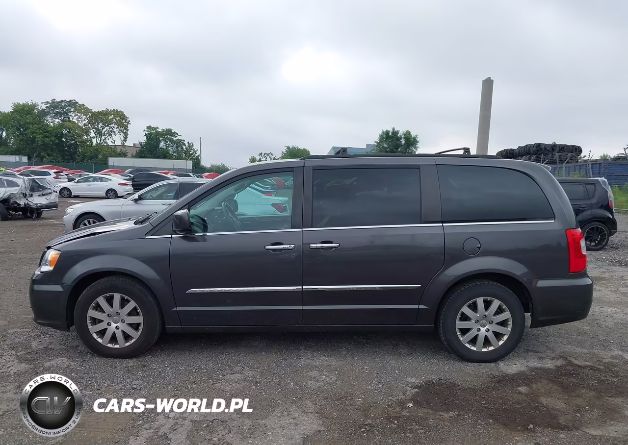 2015 Chrysler Town & Country Touring VIN:2C4RC1BG9FR628636 - 14