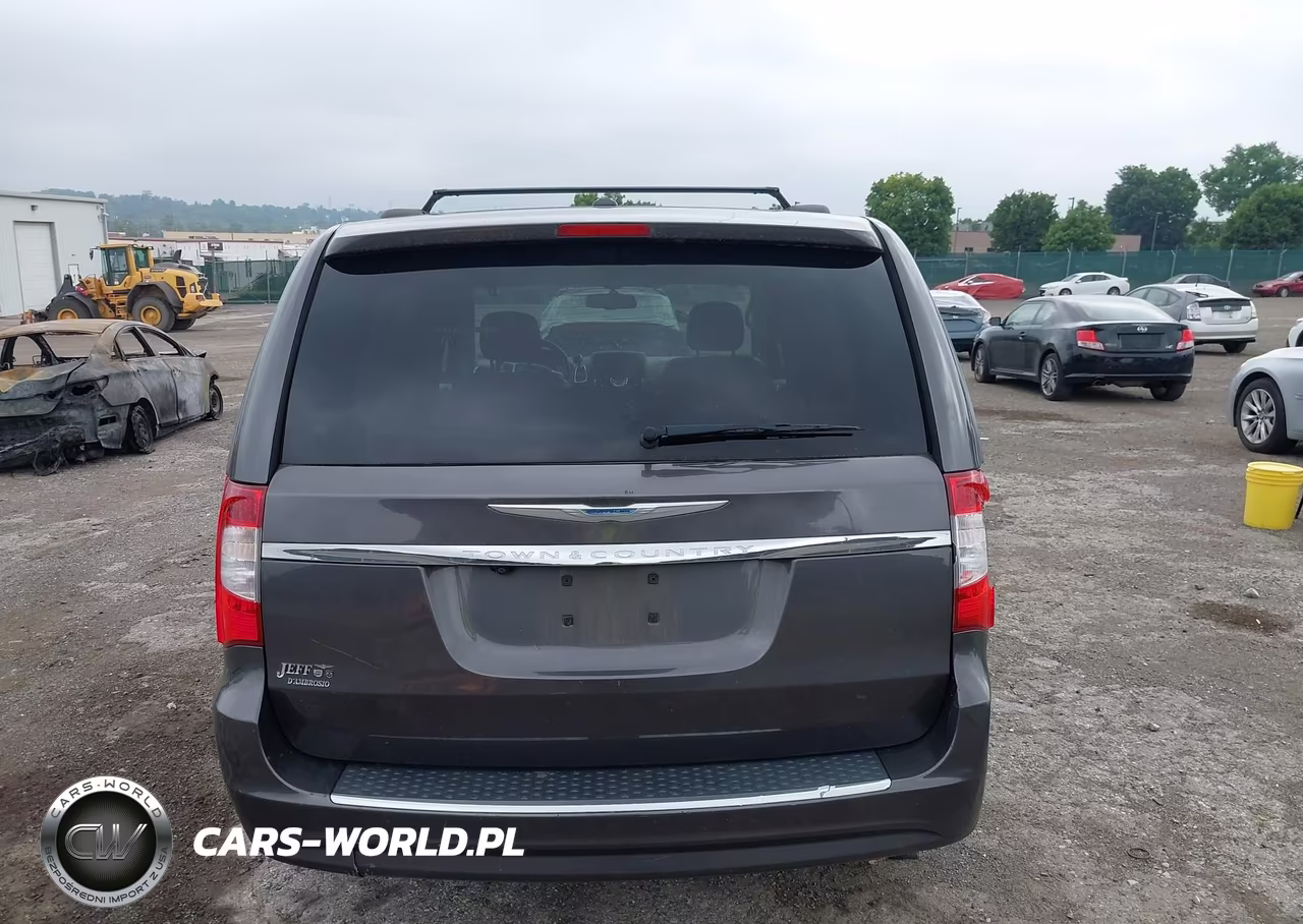2015 Chrysler Town & Country Touring VIN:2C4RC1BG9FR628636 - 16