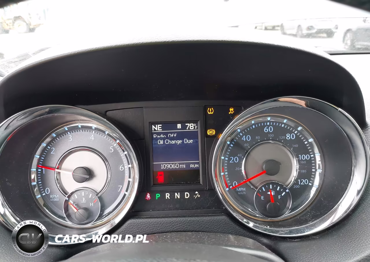 2015 Chrysler Town & Country Touring VIN:2C4RC1BG9FR628636 - 7