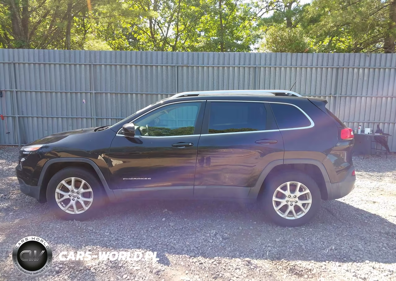 2015 Jeep Cherokee Latitude VIN:1C4PJMCB8FW794929 - 14