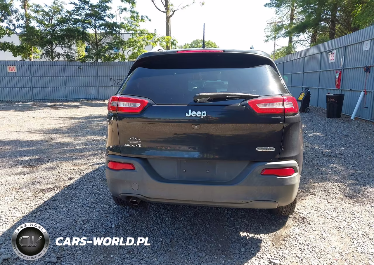 2015 Jeep Cherokee Latitude VIN:1C4PJMCB8FW794929 - 16