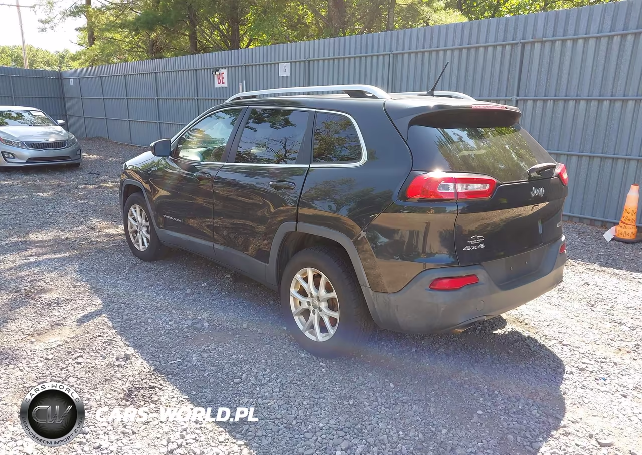 2015 Jeep Cherokee Latitude VIN:1C4PJMCB8FW794929 - 3