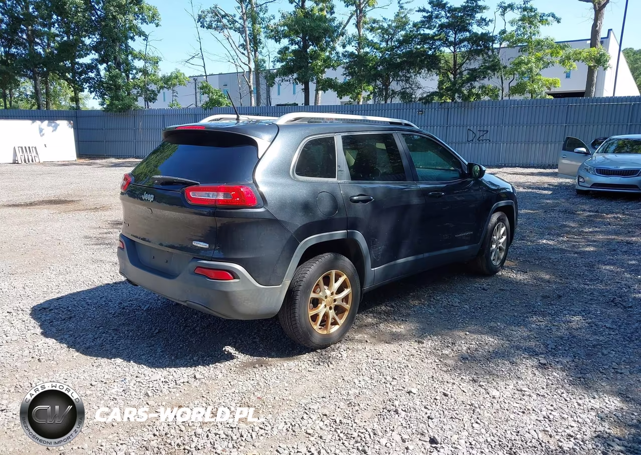 2015 Jeep Cherokee Latitude VIN:1C4PJMCB8FW794929 - 4