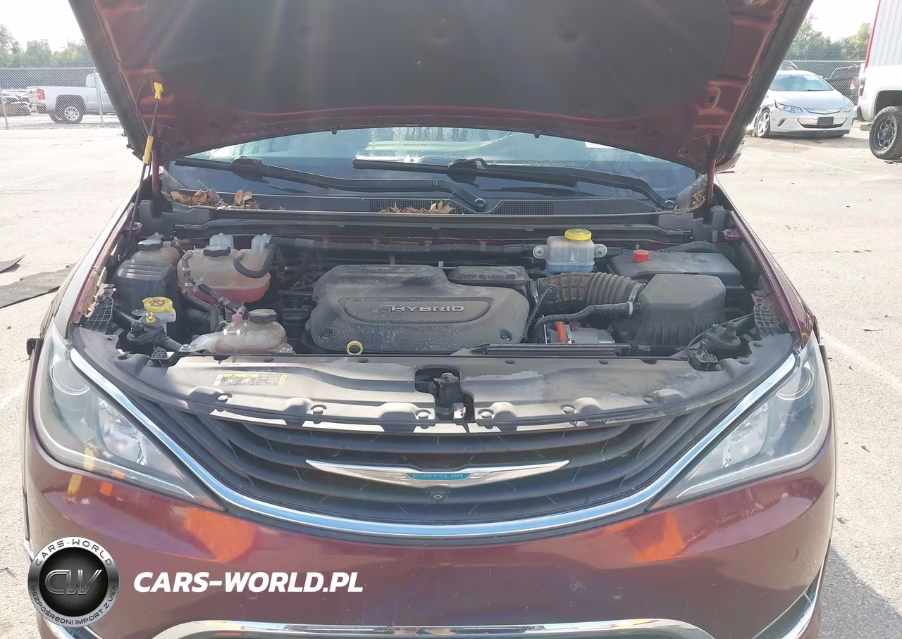2018 Chrysler Pacifica Hybrid Limited VIN:2C4RC1N72JR213162 - 10