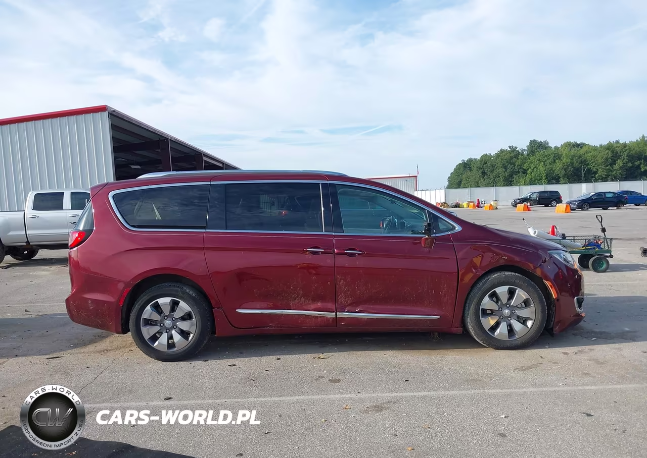 2018 Chrysler Pacifica Hybrid Limited VIN:2C4RC1N72JR213162 - 13