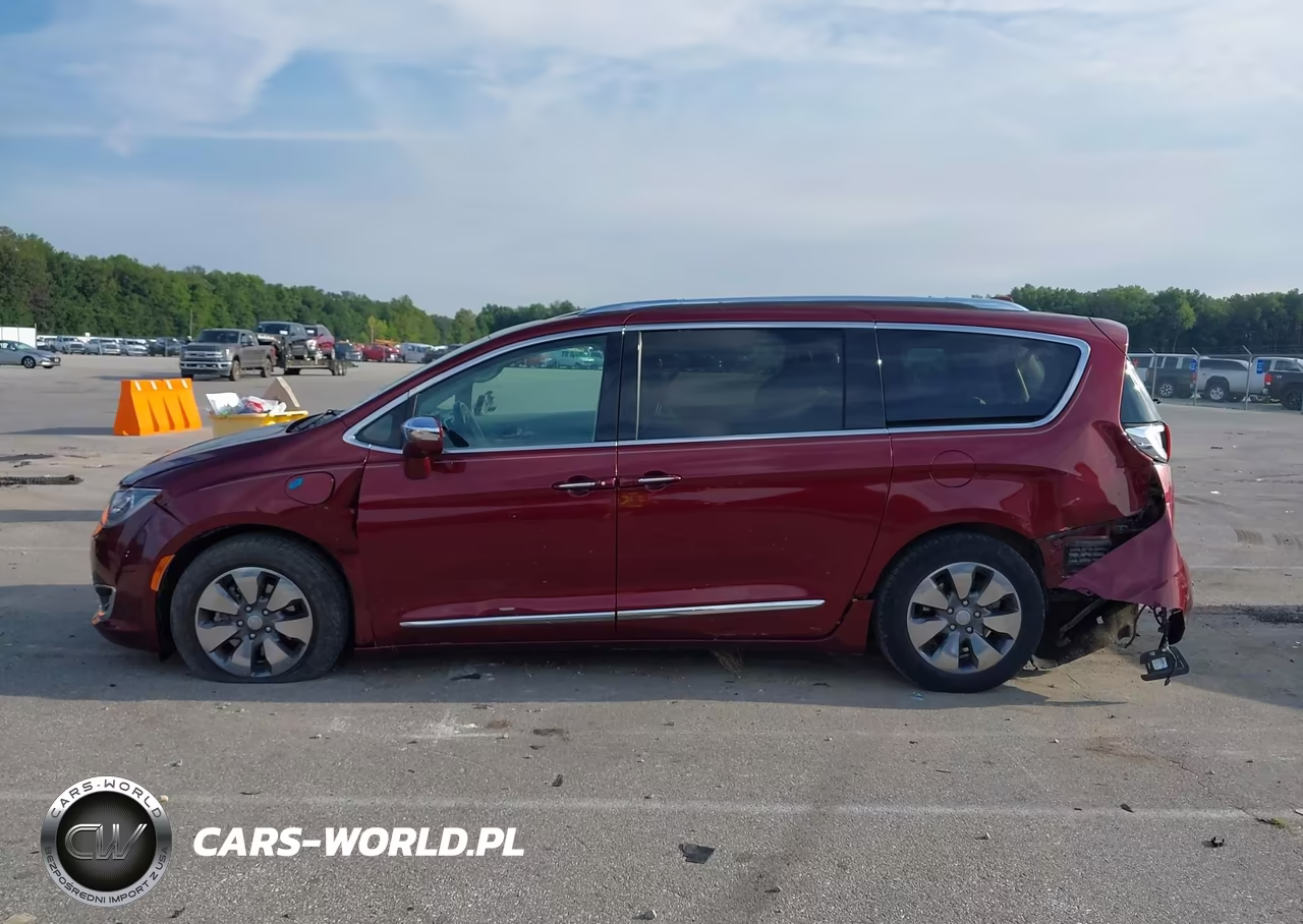 2018 Chrysler Pacifica Hybrid Limited VIN:2C4RC1N72JR213162 - 14