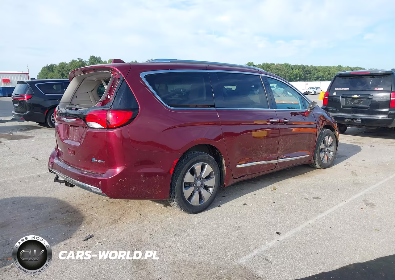 2018 Chrysler Pacifica Hybrid Limited VIN:2C4RC1N72JR213162 - 4