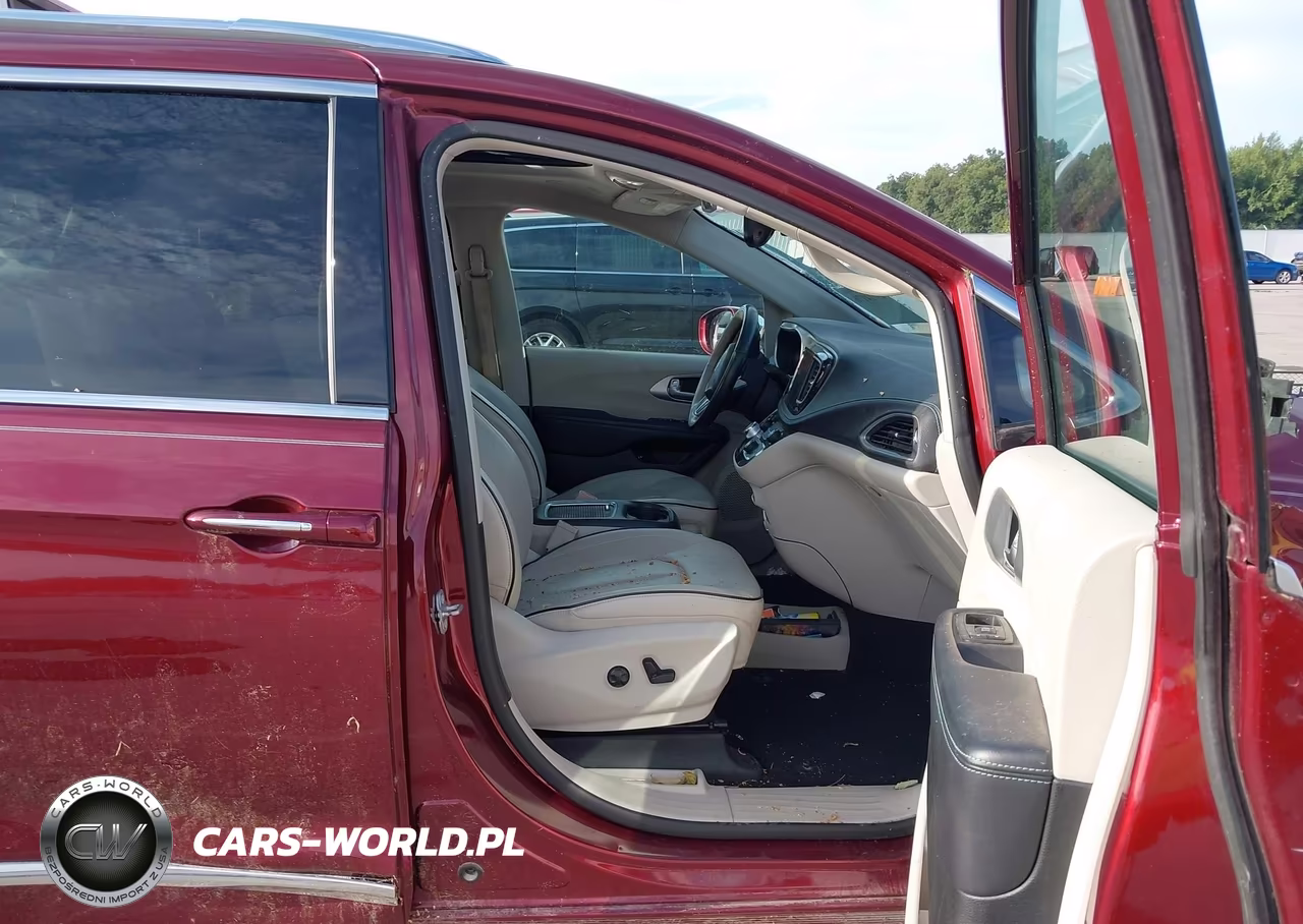 2018 Chrysler Pacifica Hybrid Limited VIN:2C4RC1N72JR213162 - 5