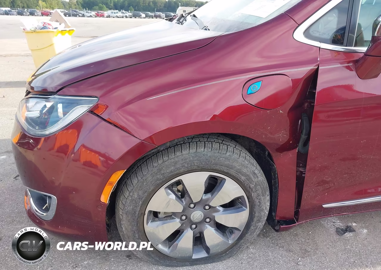 2018 Chrysler Pacifica Hybrid Limited VIN:2C4RC1N72JR213162 - 6