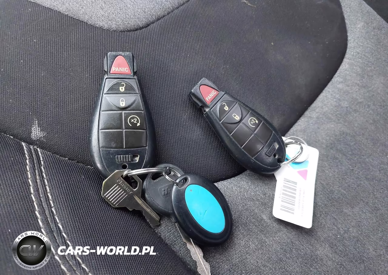 2015 Jeep Cherokee Sport VIN:1C4PJMAB0FW741550 - 11