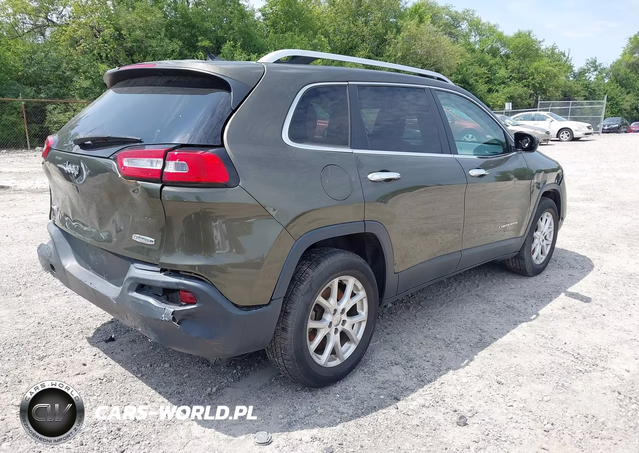2015 Jeep Cherokee Latitude VIN:1C4PJMCB0FW612947 - 4