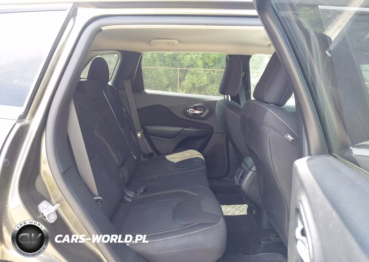 2015 Jeep Cherokee Latitude VIN:1C4PJMCB0FW612947 - 8