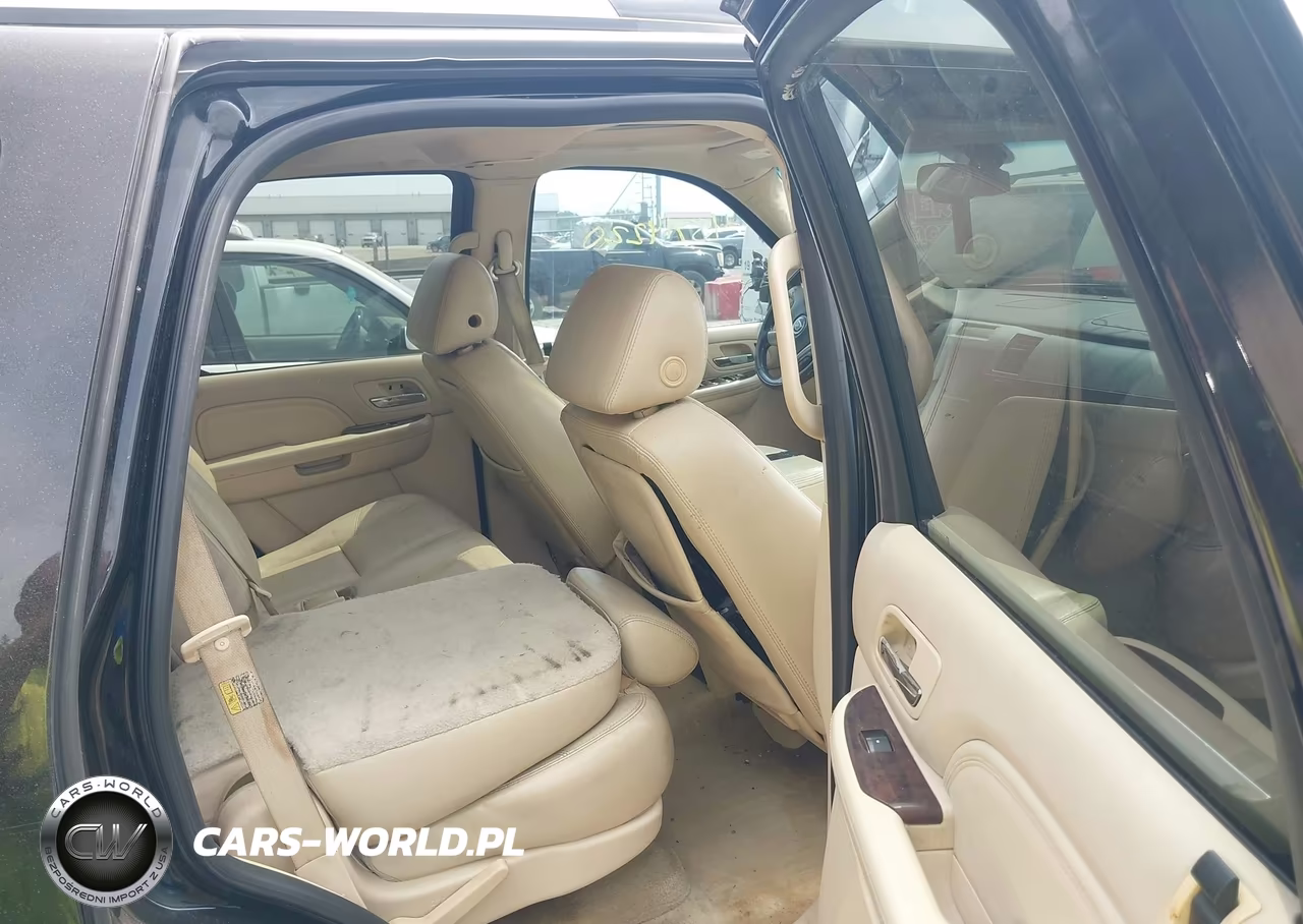 2007 Cadillac Escalade Luxury VIN:1GYFK63857R206715 - 8