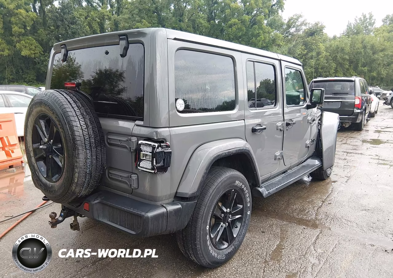 2020 Jeep Wrangler Unlimited Sahara Altitude 4X4 VIN:1C4HJXEG2LW137893 - 4