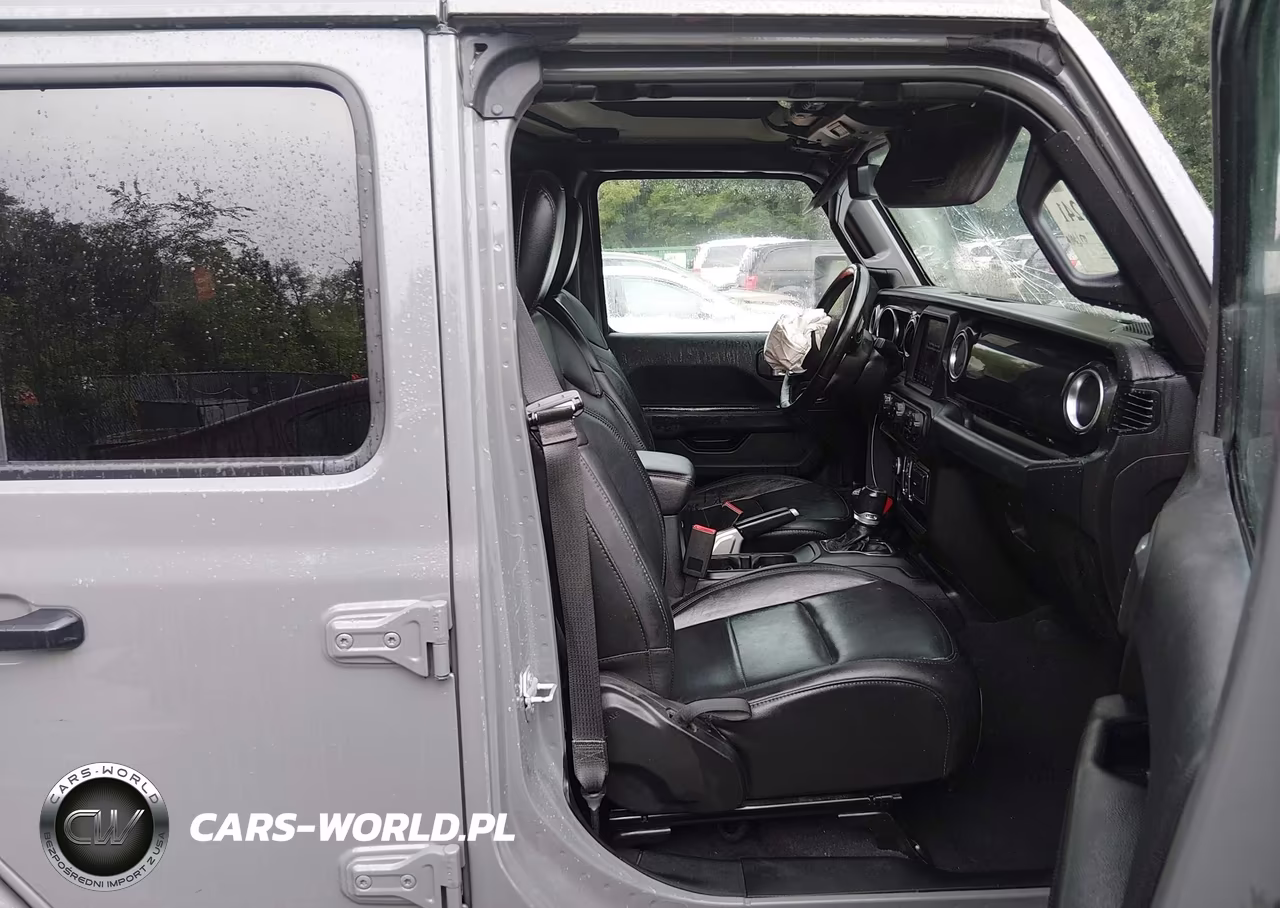2020 Jeep Wrangler Unlimited Sahara Altitude 4X4 VIN:1C4HJXEG2LW137893 - 5