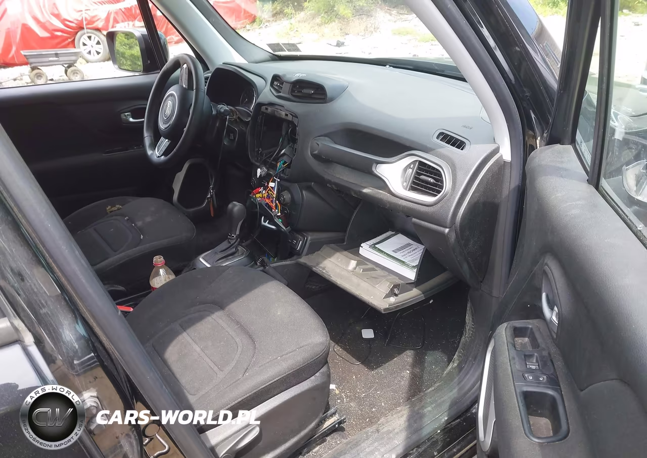 2020 Jeep Renegade Latitude 4X4 VIN:ZACNJBBB4LPM01284 - 5