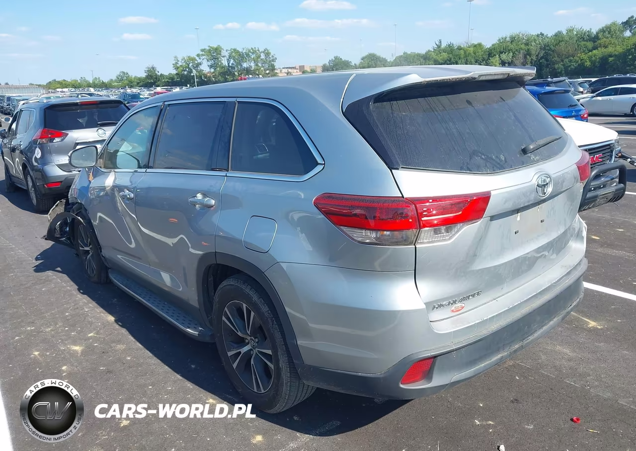 2019 Toyota Highlander Le VIN:5TDZARFHXKS048353 - 3