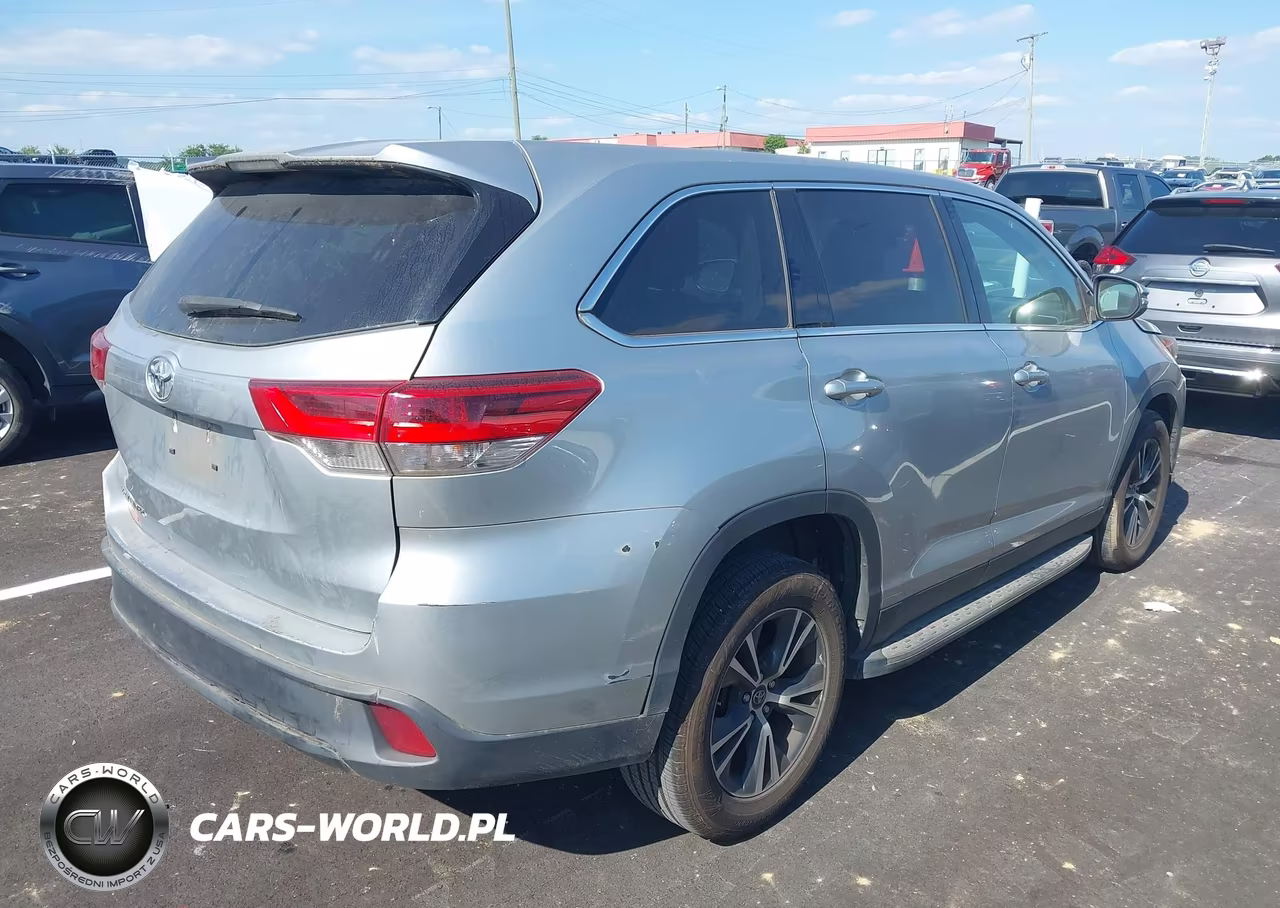 2019 Toyota Highlander Le VIN:5TDZARFHXKS048353 - 4