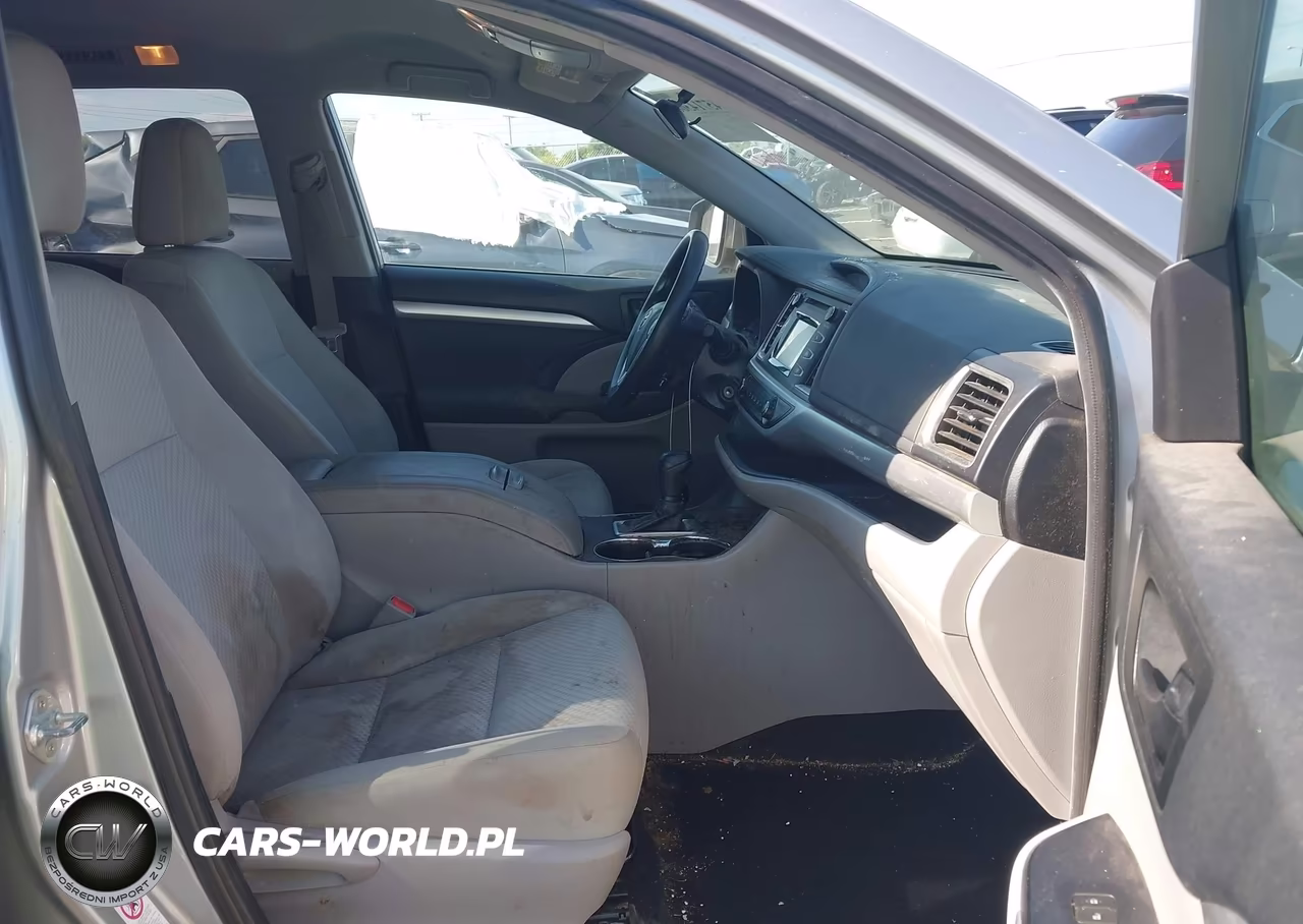 2019 Toyota Highlander Le VIN:5TDZARFHXKS048353 - 5