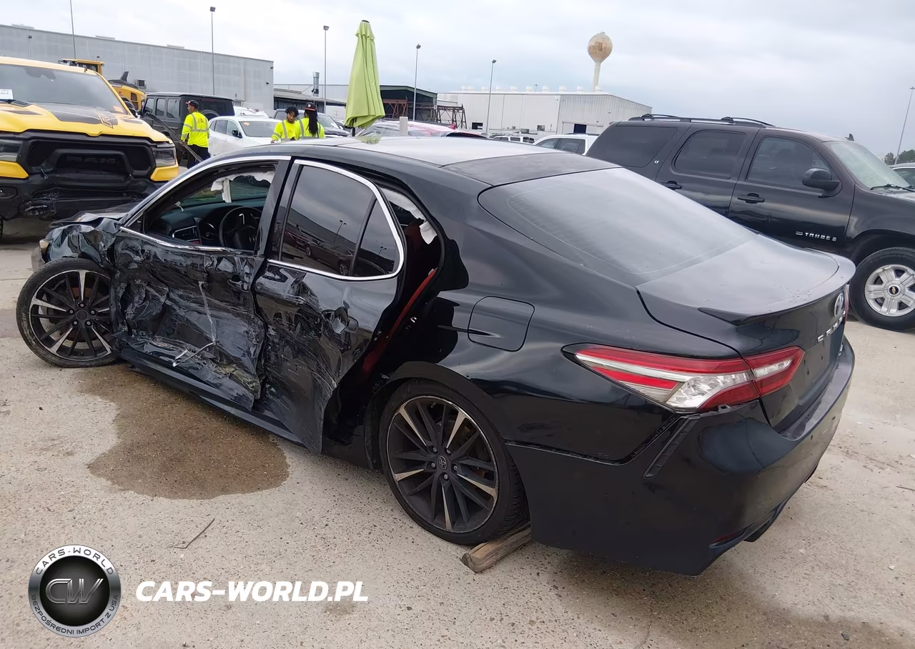 2018 Toyota Camry Xse VIN:4T1B61HK0JU106196 - 3