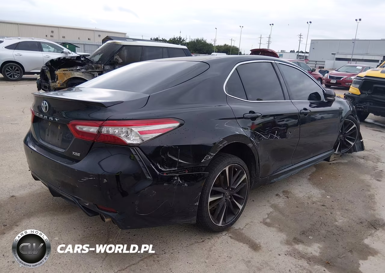 2018 Toyota Camry Xse VIN:4T1B61HK0JU106196 - 4