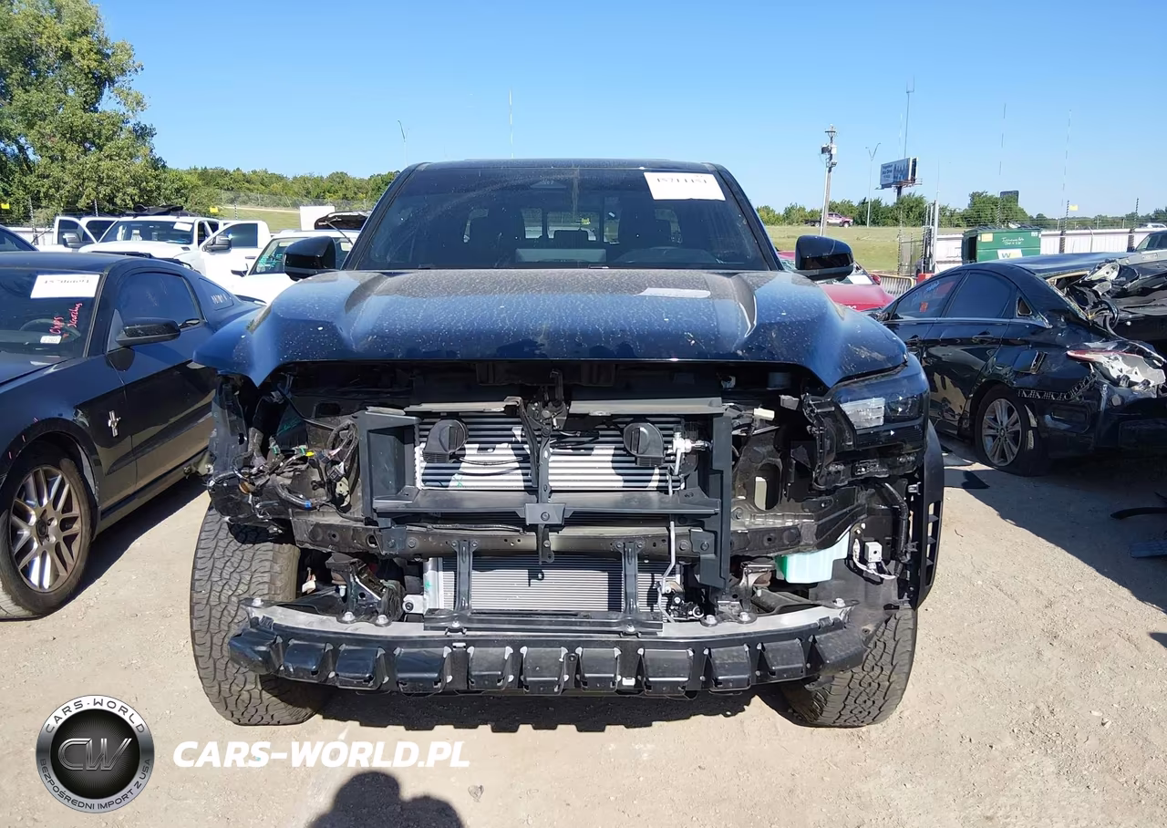 2025 Toyota Tacoma Trd Off Road VIN:3TMLB5JN3SM118610 - 13