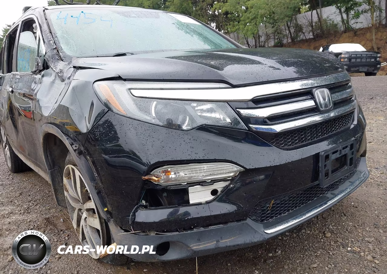 2017 Honda Pilot Touring VIN:5FNYF6H96HB003120 - 6
