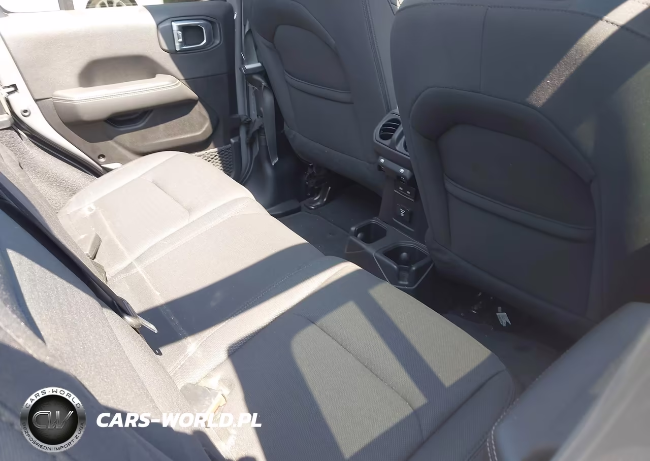 2021 Jeep Wrangler Unlimited Sahara VIN:1C4HJXEN6MW812127 - 8