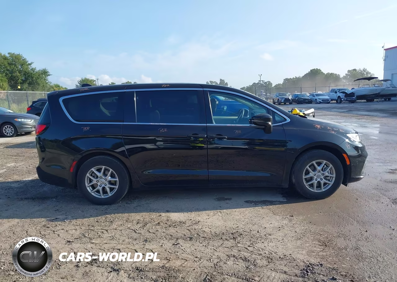 2024 Chrysler Pacifica Touring L VIN:2C4RC1BG5RR147075 - 13