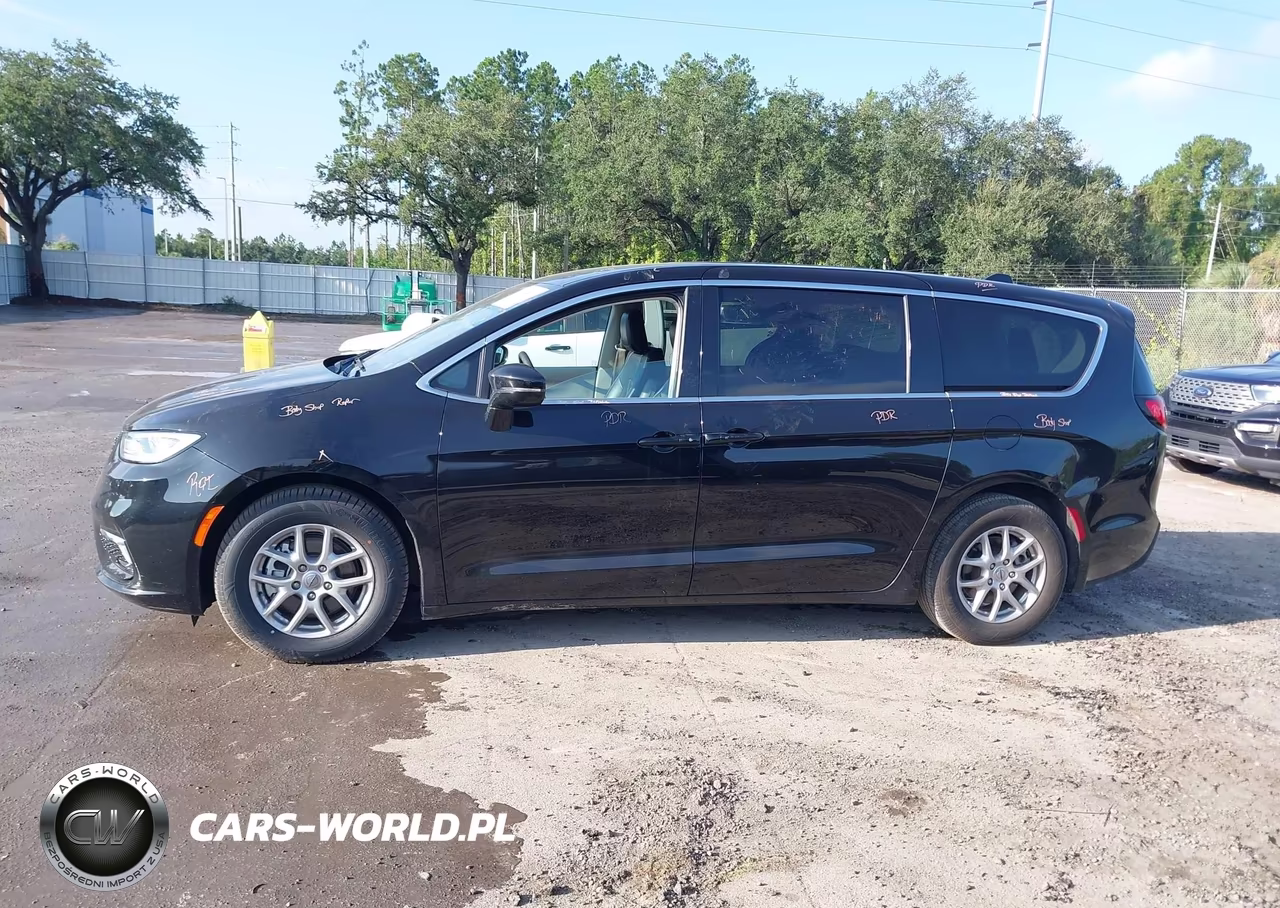 2024 Chrysler Pacifica Touring L VIN:2C4RC1BG5RR147075 - 14
