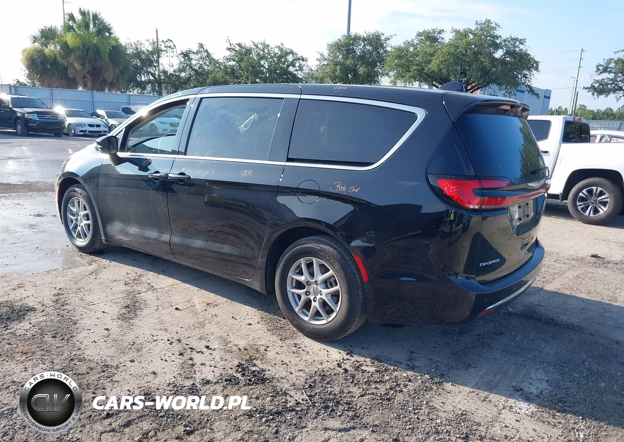 2024 Chrysler Pacifica Touring L VIN:2C4RC1BG5RR147075 - 3