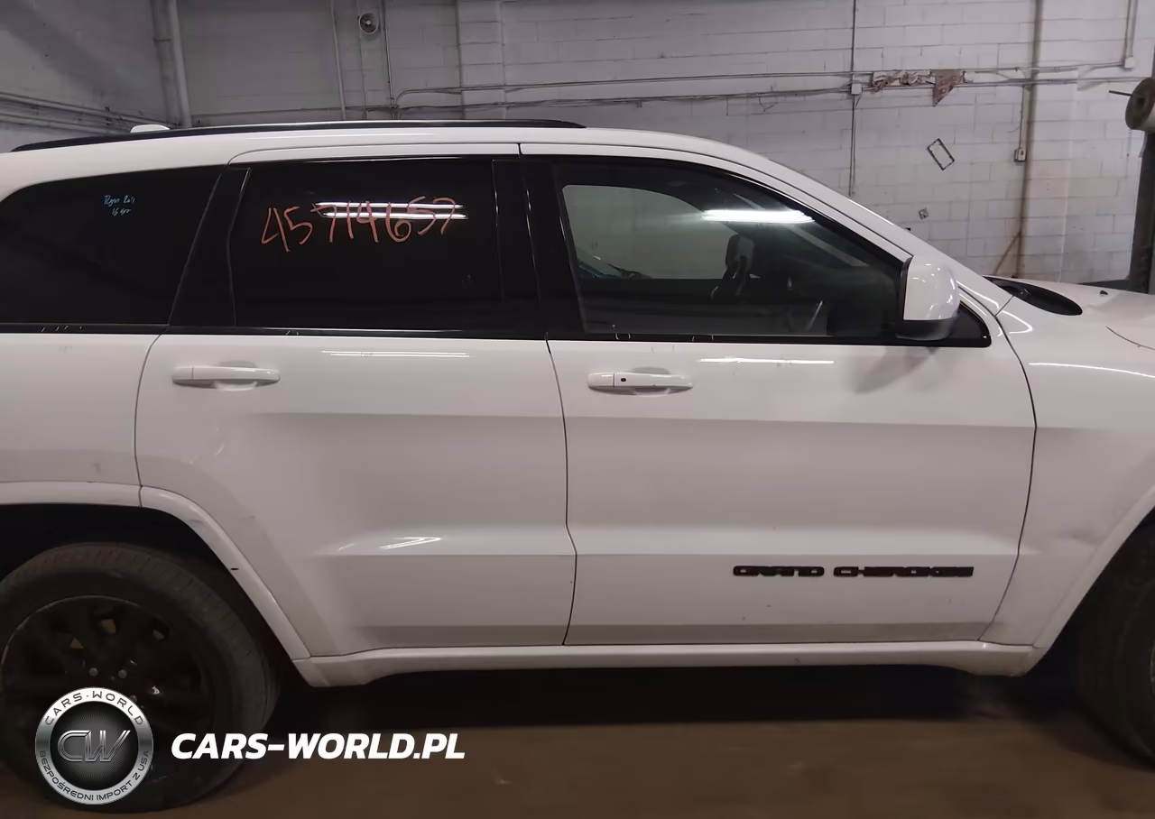 2018 Jeep Grand Cherokee Altitude 4X4 VIN:1C4RJFAG7JC448965 - 13