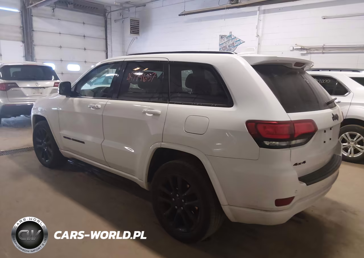 2018 Jeep Grand Cherokee Altitude 4X4 VIN:1C4RJFAG7JC448965 - 3