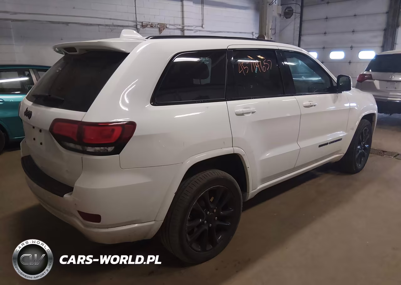 2018 Jeep Grand Cherokee Altitude 4X4 VIN:1C4RJFAG7JC448965 - 4