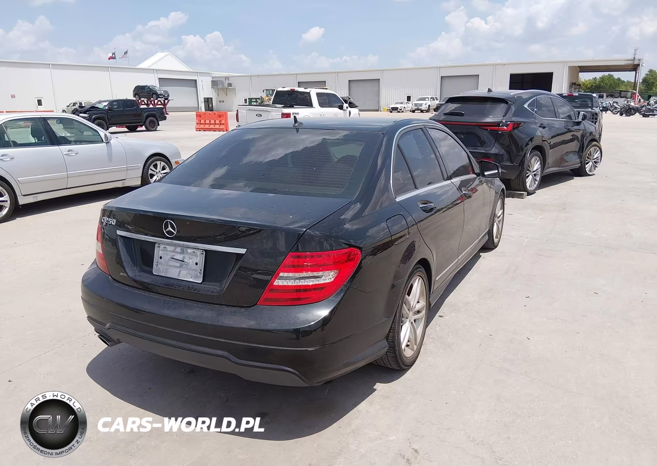 2014 Mercedes-Benz C 250 Sport VIN:WDDGF4HBXER316184 - 4